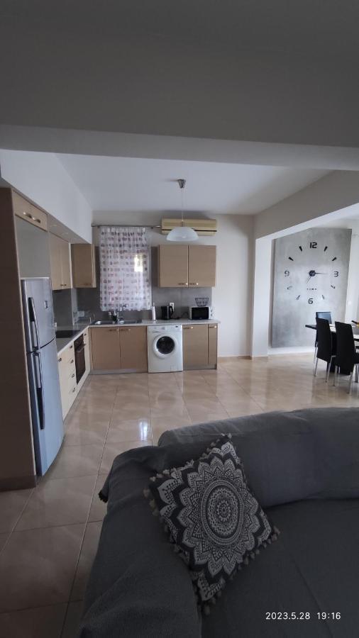 Urbi Garden Apartment Артемида Екстериор снимка