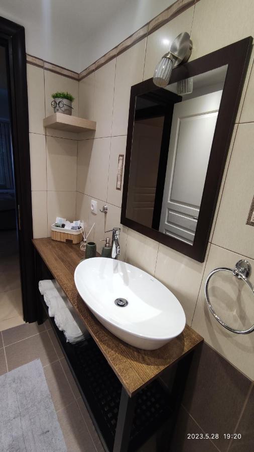 Urbi Garden Apartment Артемида Екстериор снимка