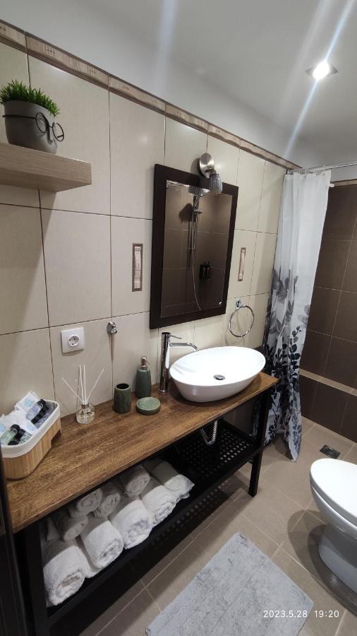 Urbi Garden Apartment Артемида Екстериор снимка