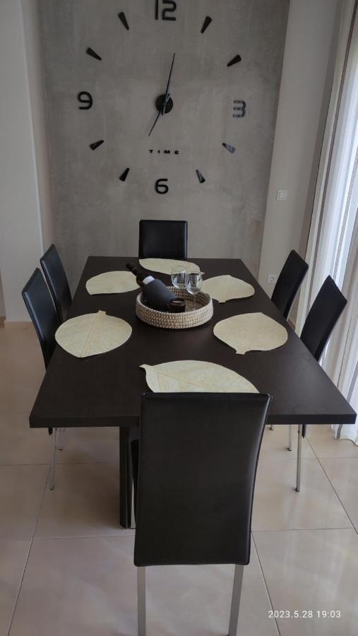 Urbi Garden Apartment Артемида Екстериор снимка
