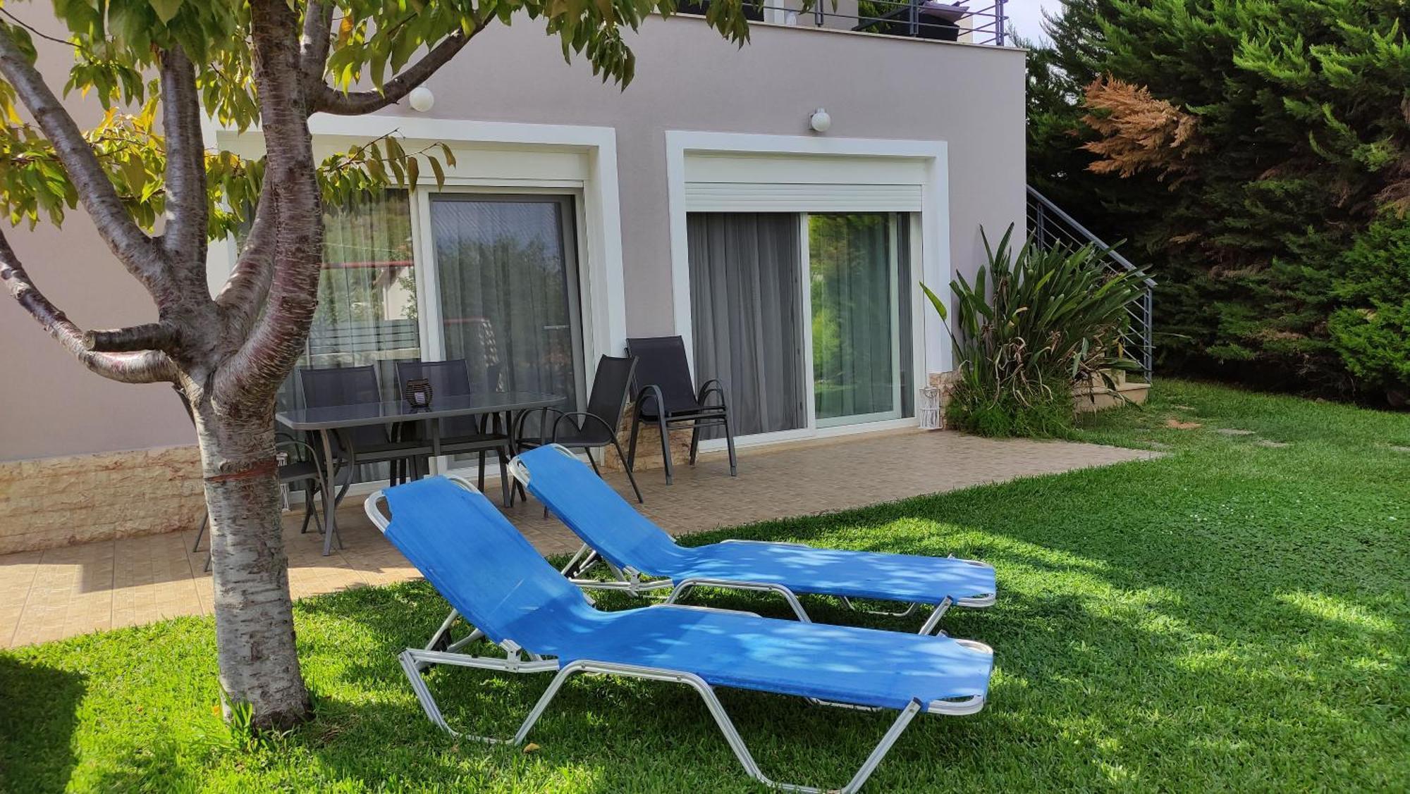 Urbi Garden Apartment Артемида Екстериор снимка