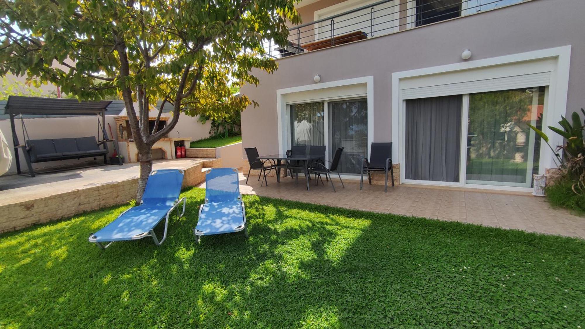 Urbi Garden Apartment Артемида Екстериор снимка